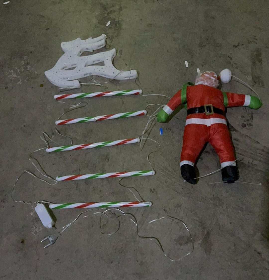 🎅 Escalera Navideña con Luces LED y Santa Trepando